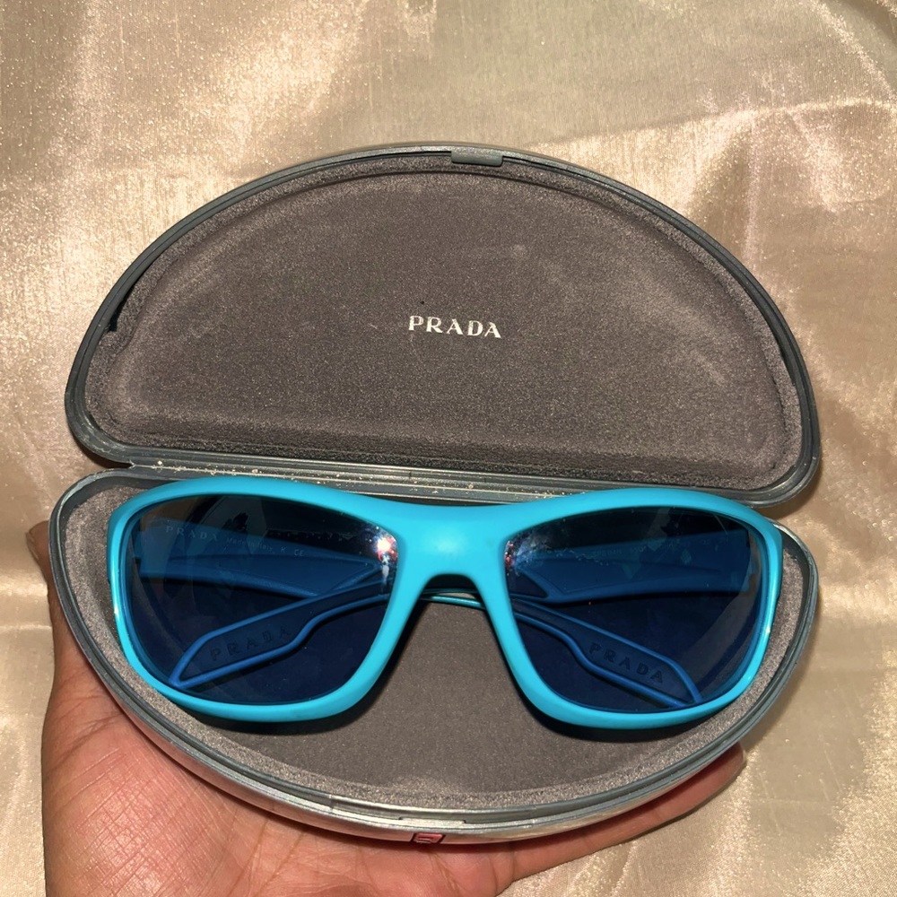 Prada unisex Sunglasses with case